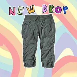 The North Face Aphrodite 2.0 pant in Taupe Green. Size XL (extra large).